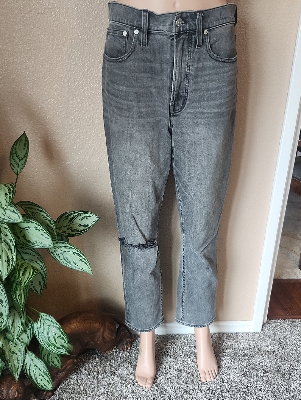 Women's Gray Crop Distressed High-Rise Jeans Size 28